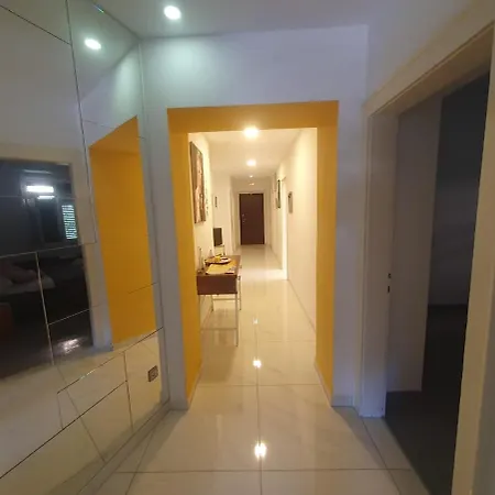 Apartment Group Oasis Split
